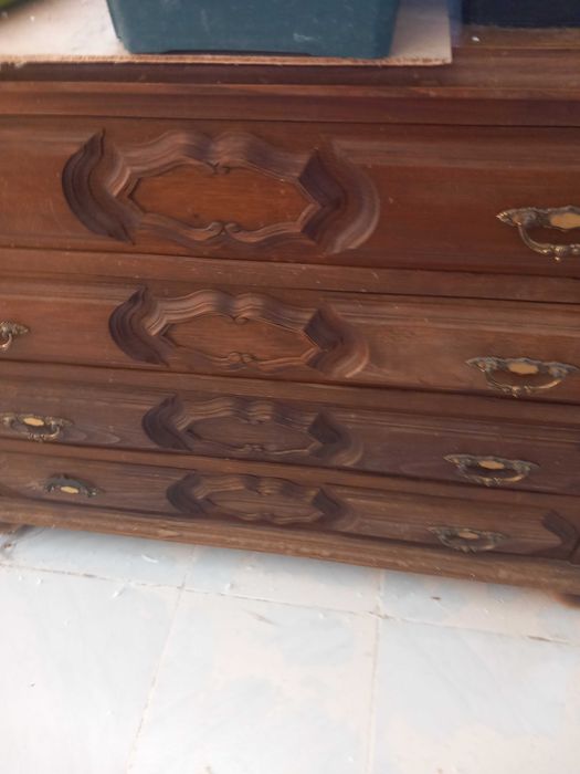 Comeda quarto com 4 gavetões em madeira de castanho