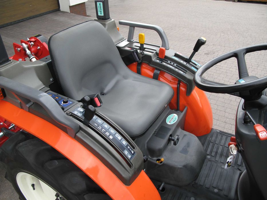 Mini Traktorek Kubota GB160 4X4 16KM Wspomaganie Mały Traktor Ogrodniczy