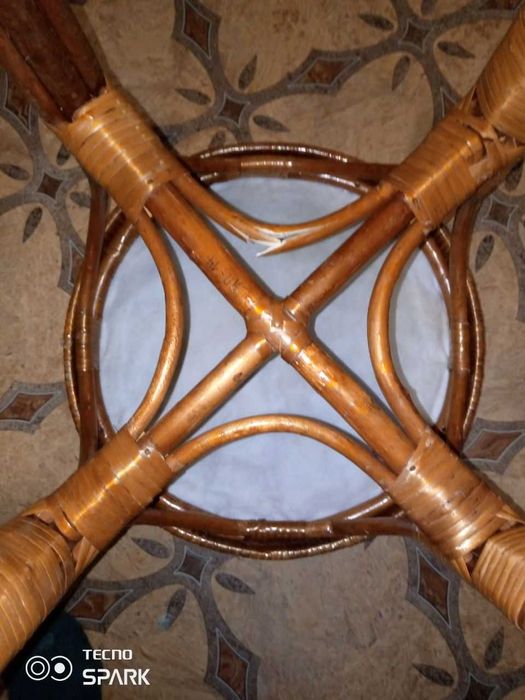 Стілець плетений з лози