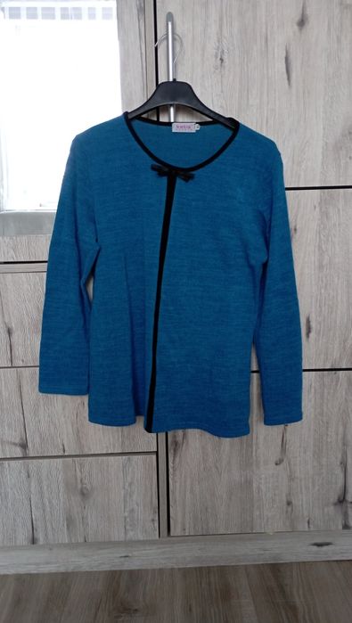Sweterek z kokardką w r.S/M