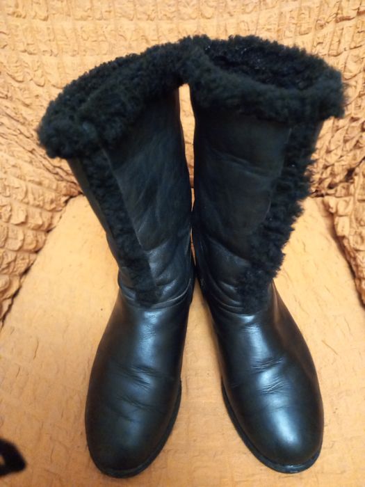 Кожаные сапожки на девушку