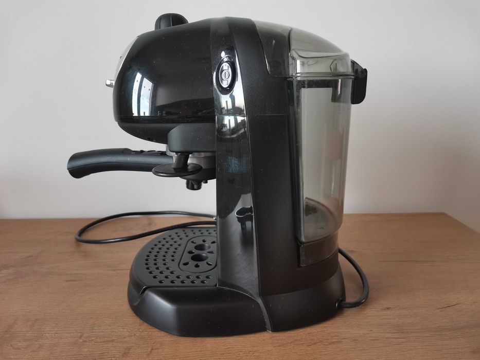 Ekspres do kawy kolbowy DeLonghi