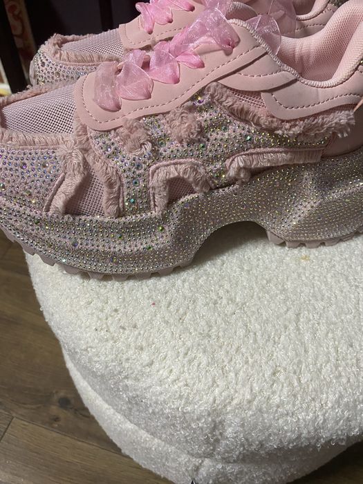 Кроссовки женские новые