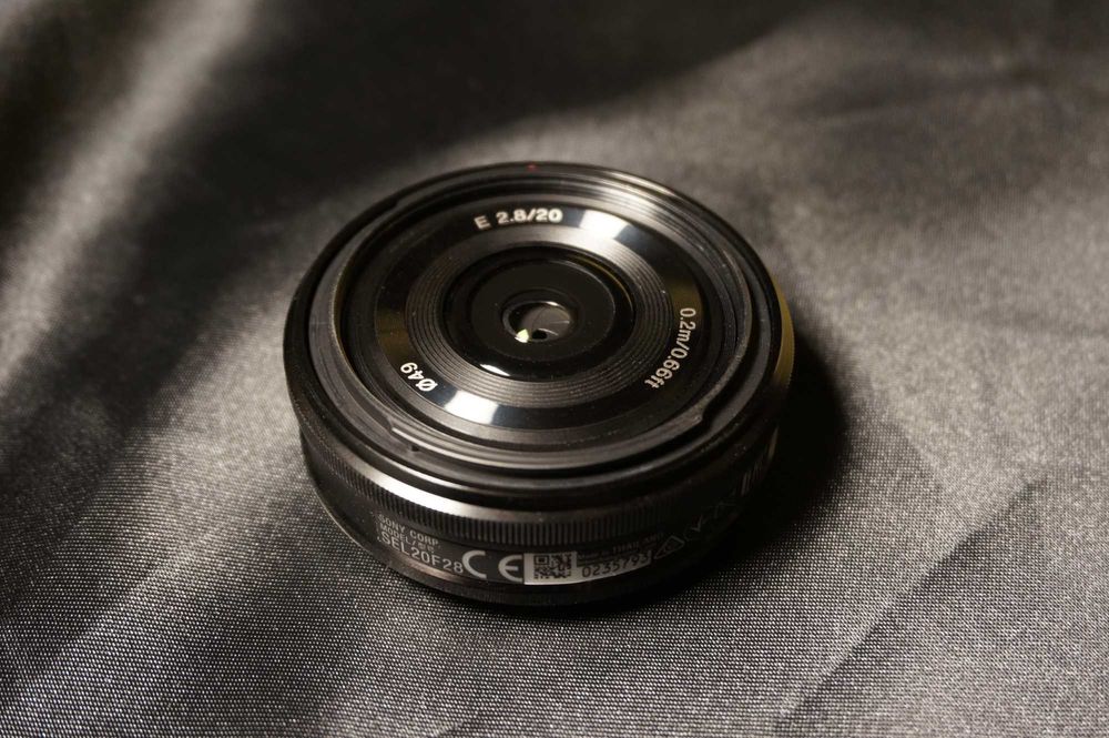 Об'єктив Sony SEL20F28 20mm F/2.8