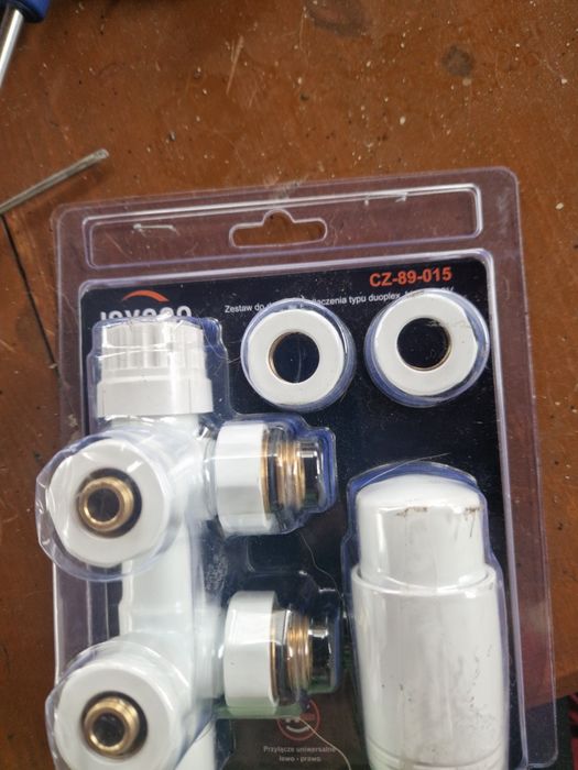 Zestaw do dolnego podłączenia typu DUOPLEX kolor BIAŁY Nowy.