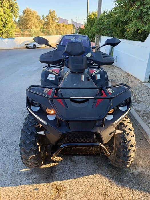 Vendo moto 4x4 com pouco uso e km