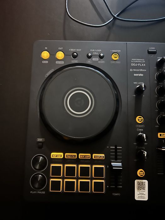 Pioneer DJ DDJ-FLX4 – Como Nova + Caixa e Cabo Original