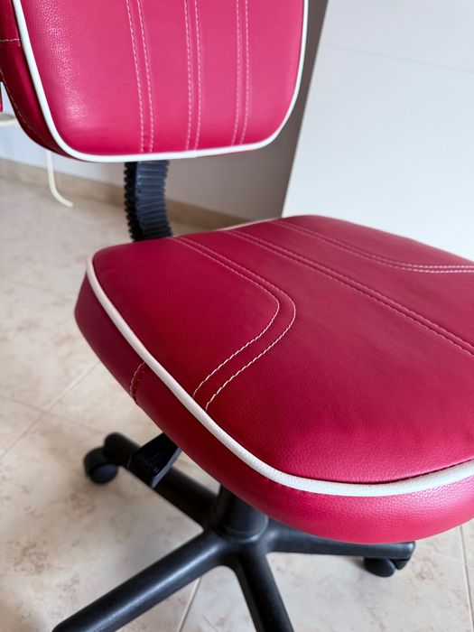 Cadeira staple como nova é bom preço