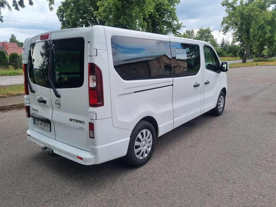 Opel Vivaro 2017r. Long 9 osobowy