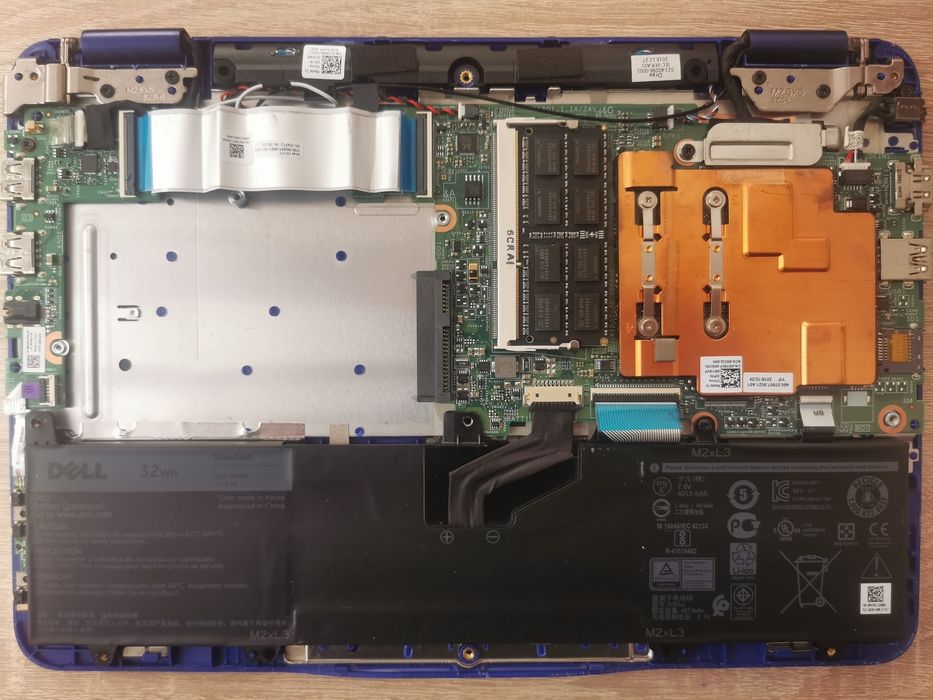 Laptop Dell inspiron P25T