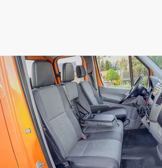 Mercedes sprinter 6 lugares tribasculante. Carrinha em muito bom estado de mecânica como de visual com tudo 100% funcional e pronta para trabalhar com