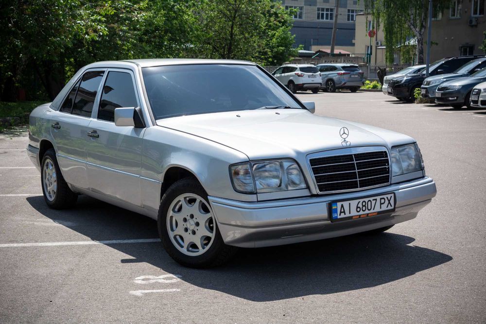 Mercedes-Benz E-Class 1993