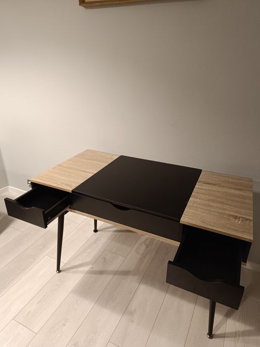 Biurko z szufladami i otwieranym schowkiem