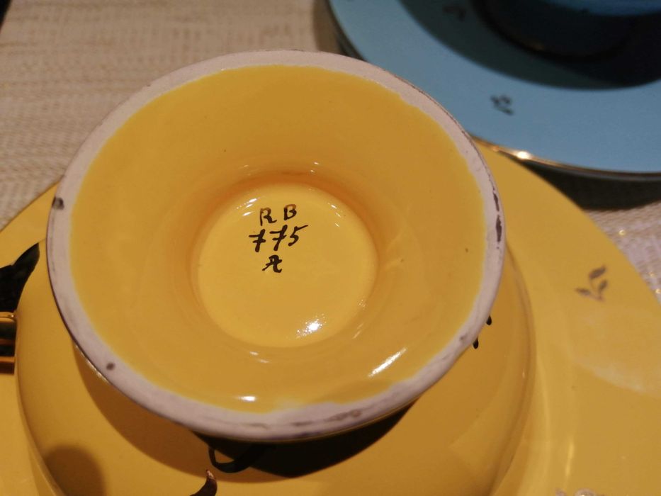 Conjunto 3 chávenas com pires R B Alcobaça década de 1930 (nº 775)