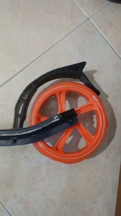 Trotineta- cor laranja e preto para criança