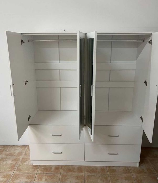 Rouperio branco 4 portas com espelho Novo Levamos a sua casa Envio gratis