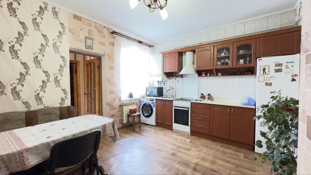 Продаж будинку в центрі міста