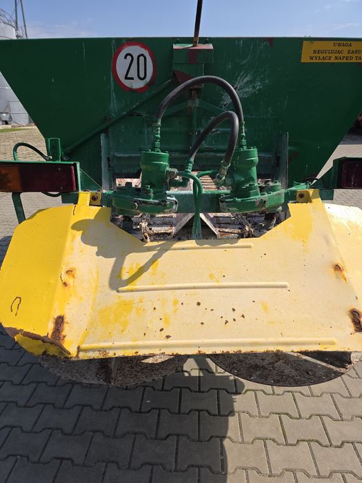 Rozsiewacz rcw piast wapna unia brzeg nawozu