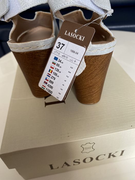 Buty damskie na koturnie Lasocki