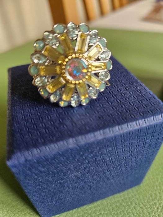 Pierścionek z kryształów Swarovski r.58