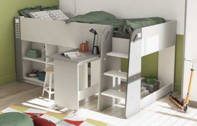 Estrutura de cama com escadas