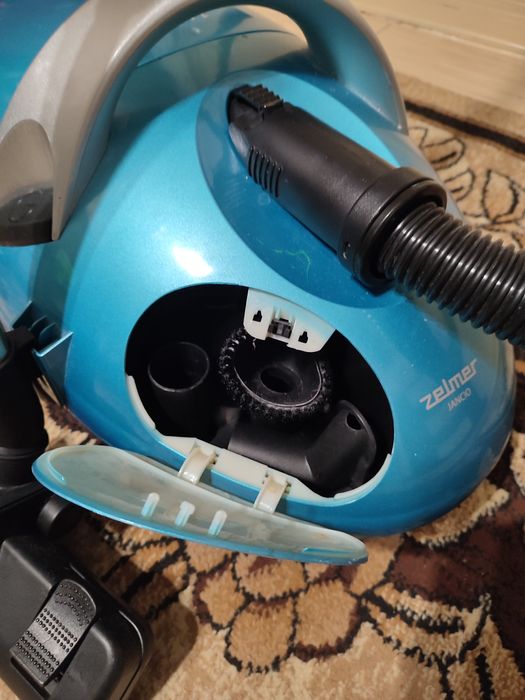 Пилосос з аквафільтром Zelmer Jancio ZVC1400WD