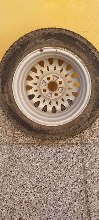 Jante com peneu novo