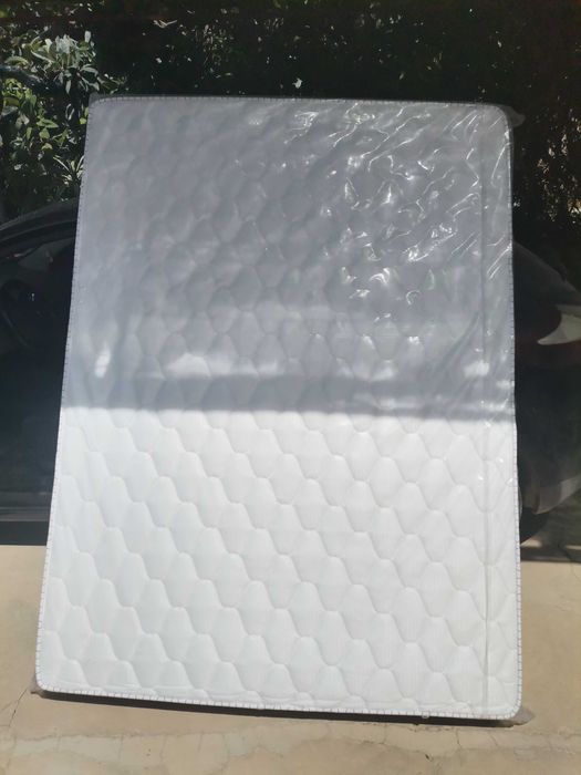 Vendo colchão 140x190 com estrato NOVOS