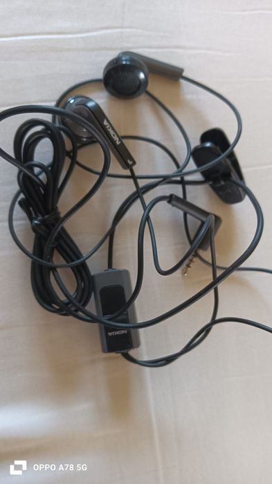 Nokia 7610 c/ carregadores e fones