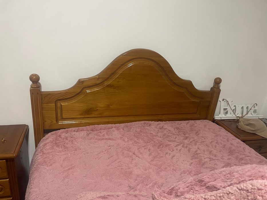 Vende se quarto de casal (colchão incluído)