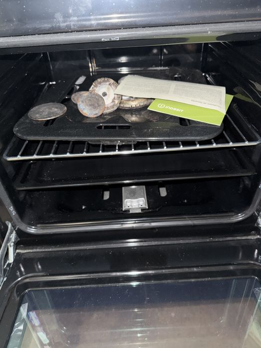 fogao a gaz  parte do forno nunca usada !!!