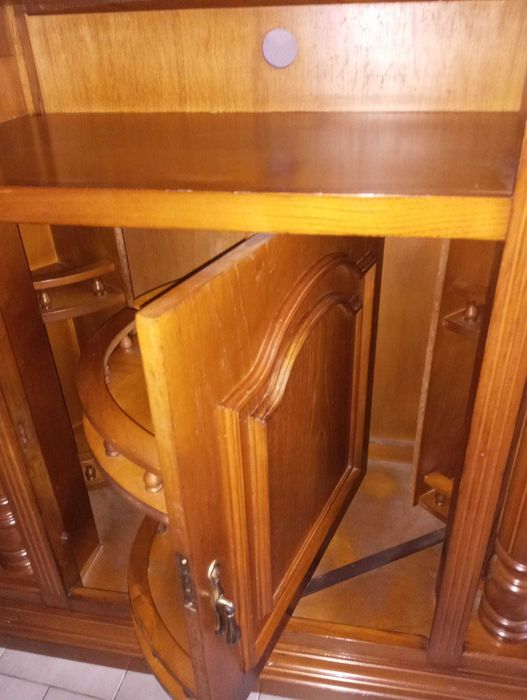 Móvel de TV com Garrafeira