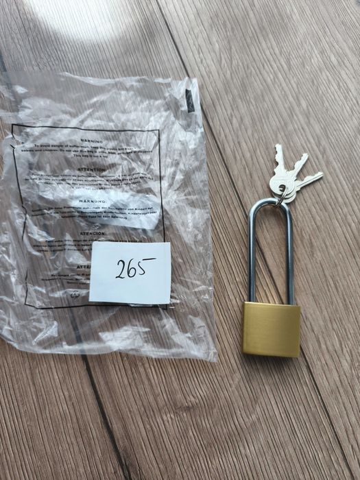kłódka z długim pałąkiem i 3 kluczyki
