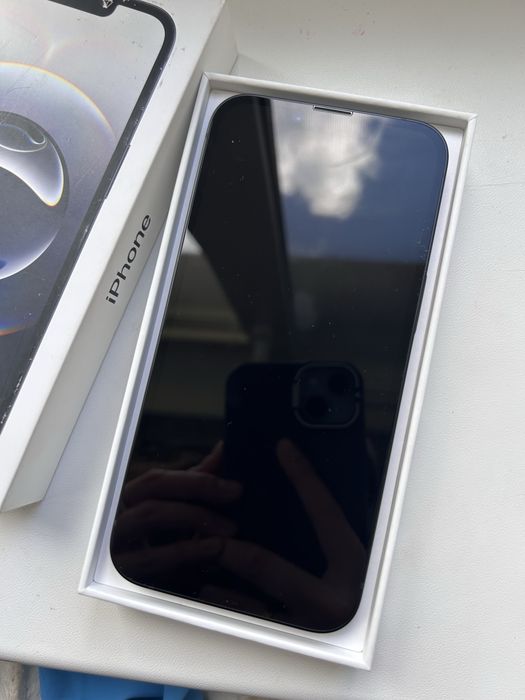 Продам Iphone 16е 128