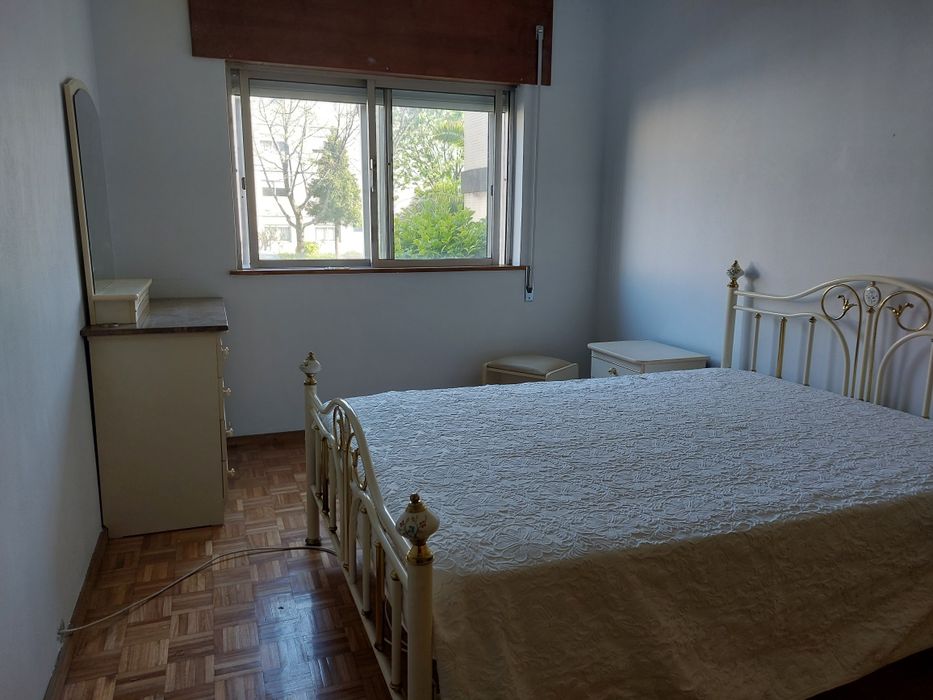 Quarto para arrendar à Av da Boavista