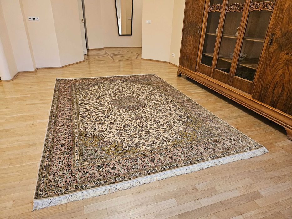 Jedwabny Dywan Indyjski – Luksus i Klasa w Twoim Wnętrzu! 215 x 305 cm