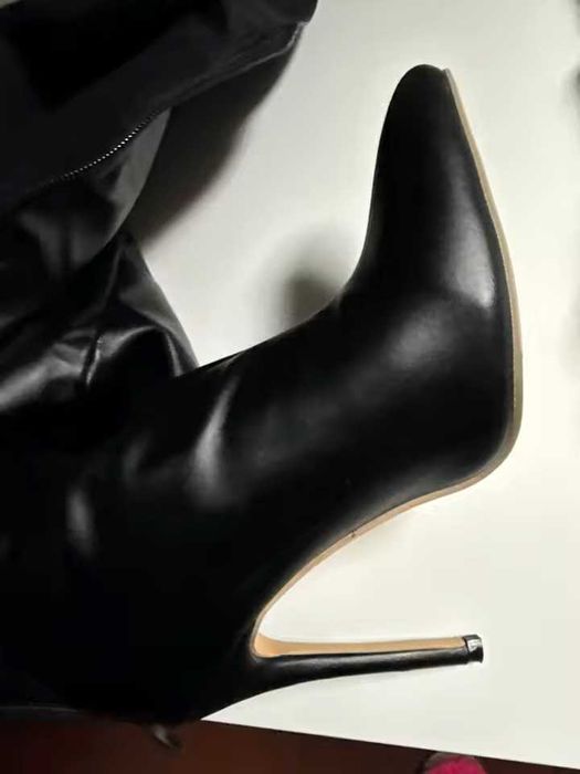 Długie kozaki zapinane na zamek w 2 kolorach