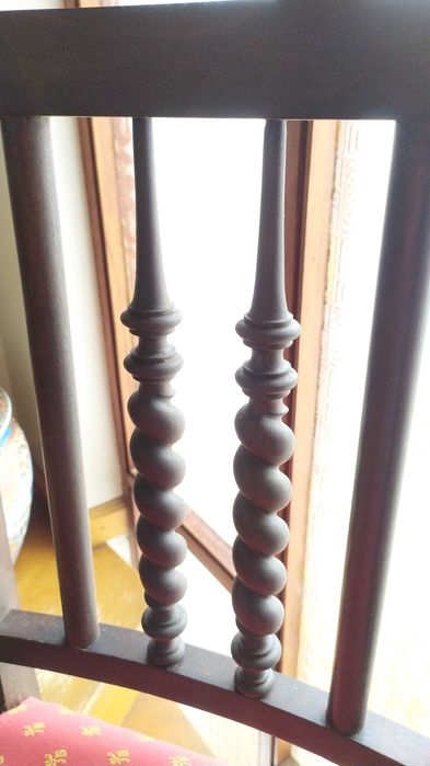 Cadeira em madeira totalmente restaurada