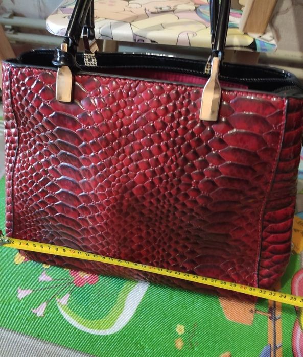 Сумка красная лаковая