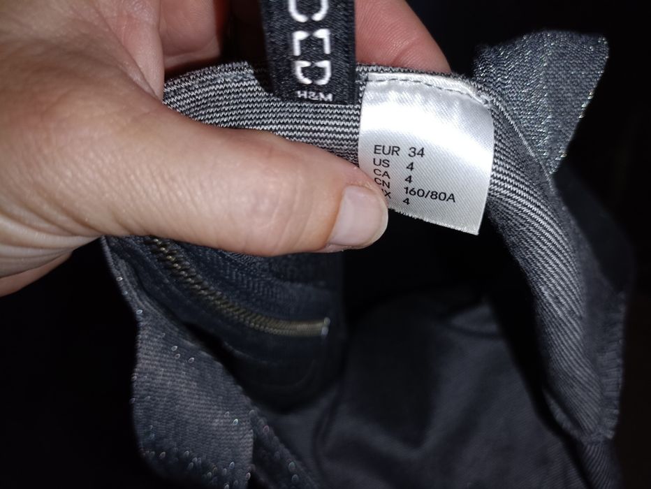 Sukienka xs z połyskującą nitką