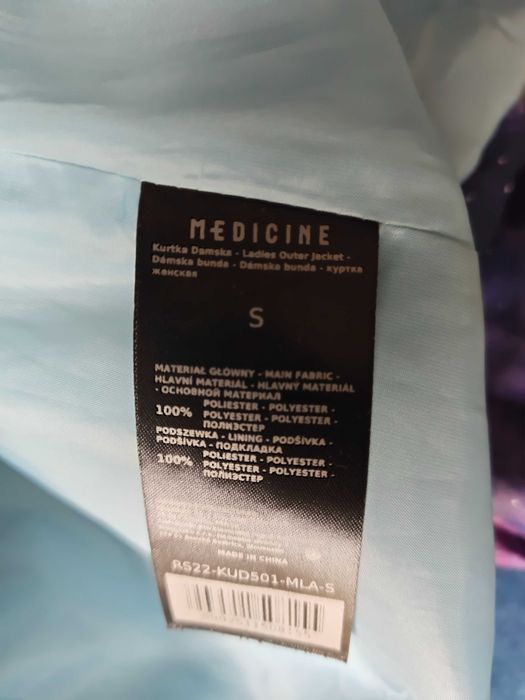 Kurtka z motywem gór medicine