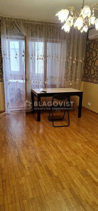 Apartment in Kyiv - More