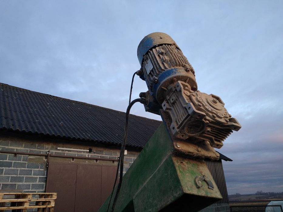 Podajnik do trocin ,pellet,