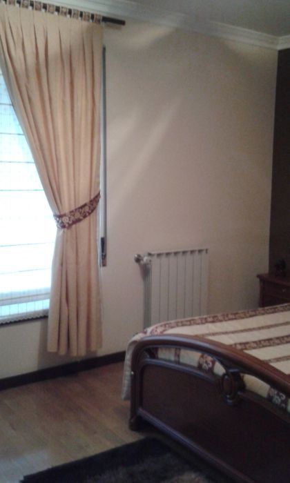 Colcha cama casal 2,35mX2,35 com 2 portiers a condizer e 3 almofadas.