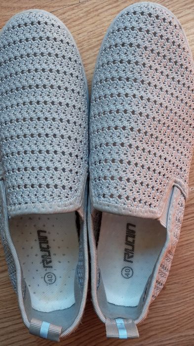 Popielate buty siateczkowe rozmiar 40