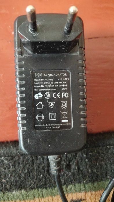 акамуляторний прожектор ,ліхтар