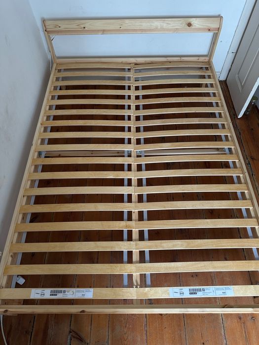 Estructura de Cama IKEA NEiden 140 x 200 com estrados de ripas