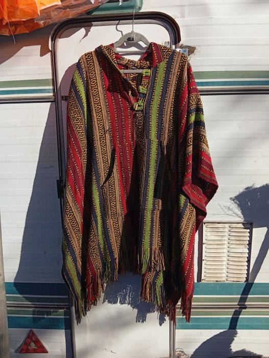 Poncho hippie étnico vintage em tecido grosso