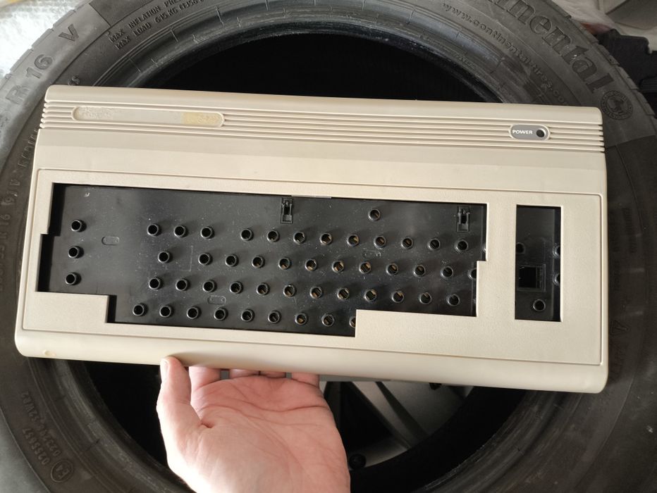 Obudowa plus płytka klawiatury Commodore c64