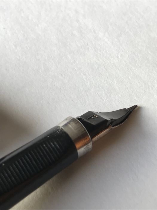 Caneta Parker 75 (Prata e Ouro)